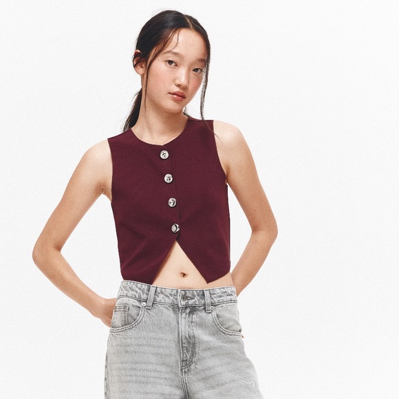 Sleeveless Burgundy Button-Up Vest - Picture 1 of 8